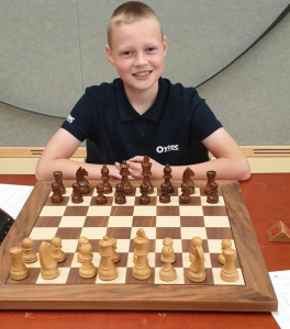 Help Bram ten  Dam  naar het EK  schaken in Montenegro van 28 Oktober t/m 8 November 2025.